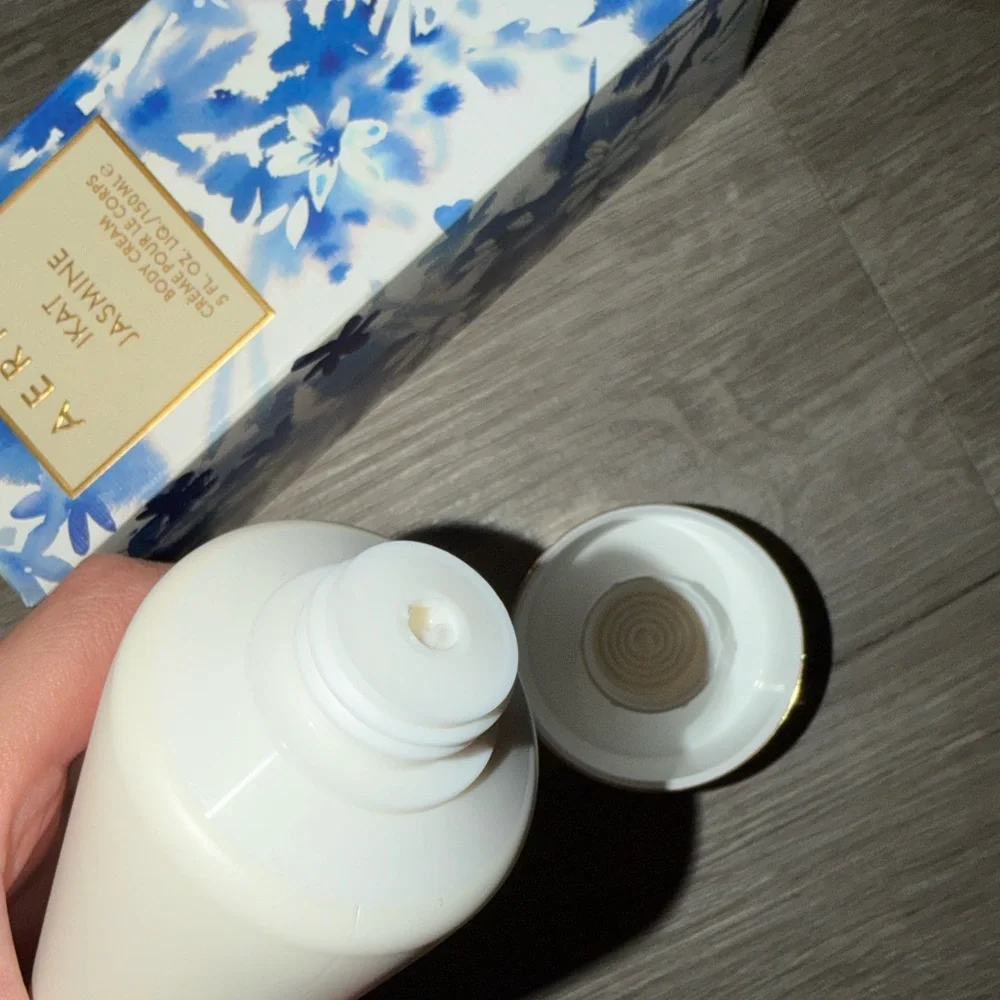 AERIN Blue and White Ikat Jasmine Body Cream 150ml